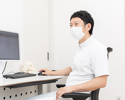 頭痛にお困りの方が10人いれば10通りの治療プランが存在します。形式的な問診票だけに頼らず、患者さんの対話を重視し「どれだけ困っているか」「何に困っているか」に焦点を当て、お一人ひとりの症状と生活背景に合わせた治療プランを提供しています。